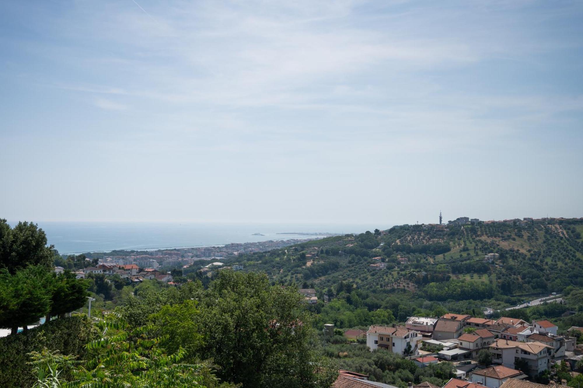 Casa Vista Mare E Colline A Montesilvano Colle Esterno foto